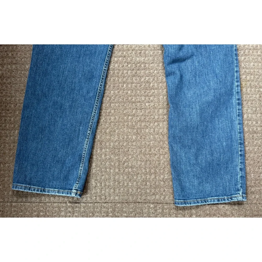 Levis dive into